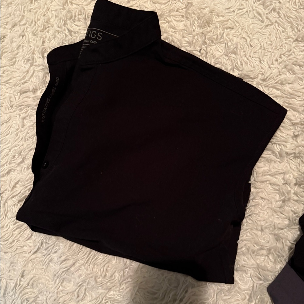 Figs Women's Black Scrub Top